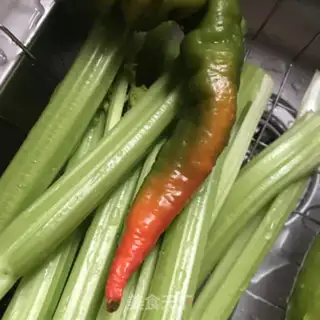 Make The celery fried the sheep