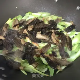 Make The celery fried the sheep