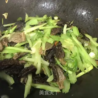 Make The celery fried the sheep