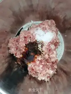 Make The fragrance of the varnish of the black side step 2