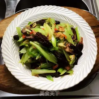 Make The celery fried the sheep