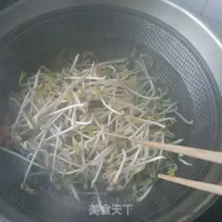 Make The fragrance of the sea fragrances with green bean buds step 2