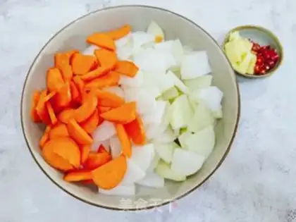 Make Homemade sour spicy carrots step 1