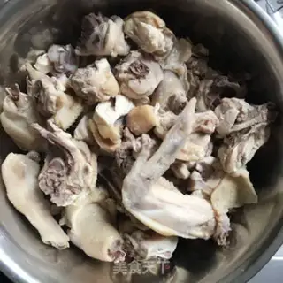Make Curry chicken and potatoes step 0