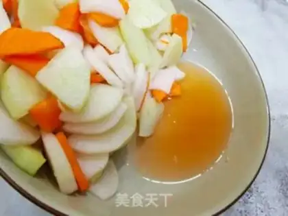 Make Homemade sour spicy carrots step 4