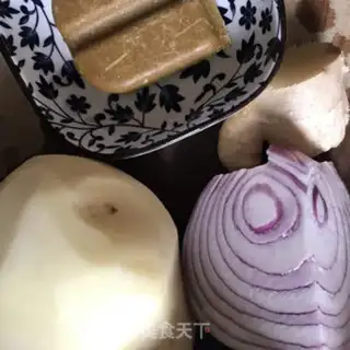 Make Curry chicken and potatoes step 1