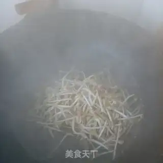 Make Green bean sprouts and sea cucumber step 3