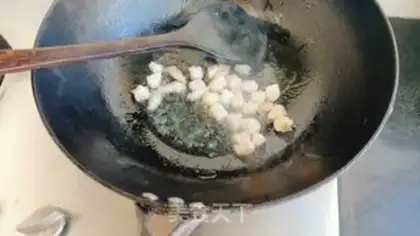 Make Hot cabbage shrimp fried rice step 4