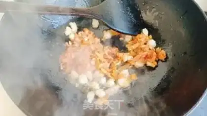 Make Hot cabbage shrimp fried rice step 5