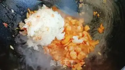 Make Hot cabbage shrimp fried rice step 6