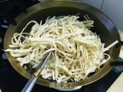 Make Eggs and green bean sprouts step 7