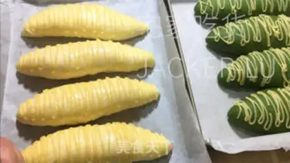 Make Scratch the tea caterpillar butter bread step 23