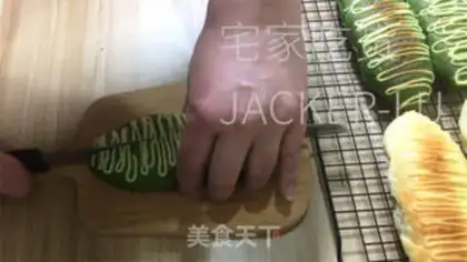Make Scratch the tea caterpillar butter bread step 25