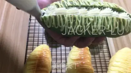 Make Scratch the tea caterpillar butter bread step 28