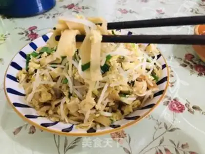 Make Eggs and green bean sprouts step 12