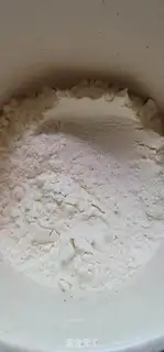 Make Acne cranberry buns step 1