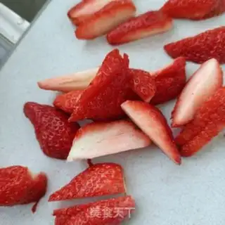 Make Honey pear juice with strawberries step 2