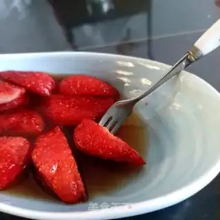Make Honey pear juice with strawberries step 9
