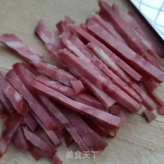 Make Ham sausage and green bean sprouts step 1