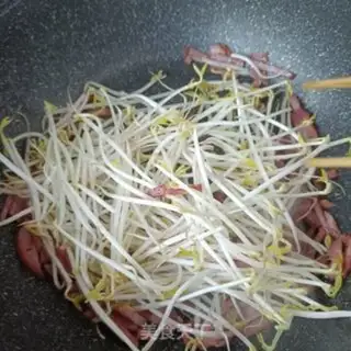 Make Ham sausage and green bean sprouts step 4