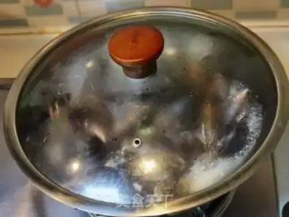 Make Dry pan mussels step 3