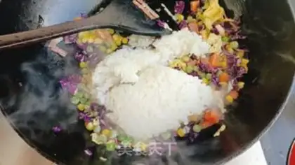 Make Five color bacon fried rice step 8