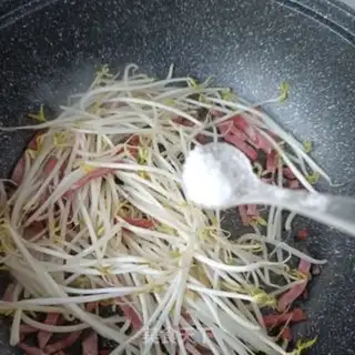 Make Ham sausage and green bean sprouts step 6