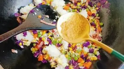 Make Five color bacon fried rice step 9