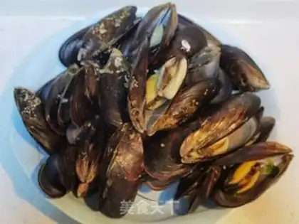 Make Dry pan mussels step 5