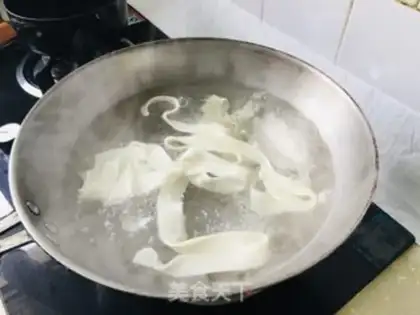 Make Oily pants and noodles step 0