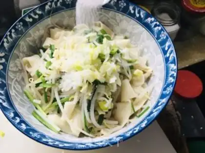 Make Oily pants and noodles step 2