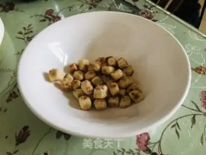 Make Mongol milk tea and beans step 1