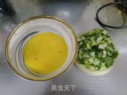 Make Egg oil and rice step 0