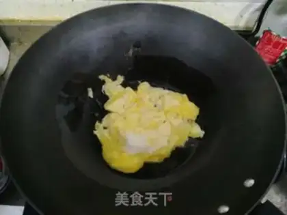 Make Egg oil and rice step 1