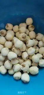 Make Peanut Lotus pig hoof soup step 4