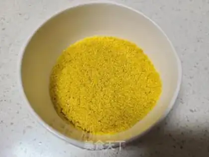 Make Little rice porridge with red dates step 0