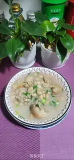 Make Peanut Lotus pig hoof soup step 7