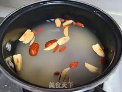 Make Little rice porridge with red dates step 3