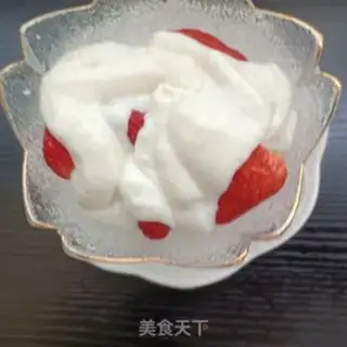 Make walnut strawberry yogurt step 3