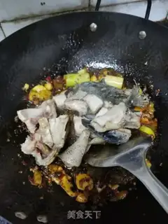Make The black and blue fish fire line step 10