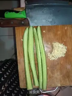Make A cucumber with a cold cleaver step 1