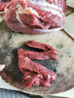Make The wind blows the beef dry step 1