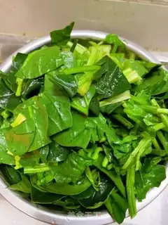 Make Spinach meatball soup step 5