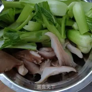 Make Meatcrumbs for oil step 1