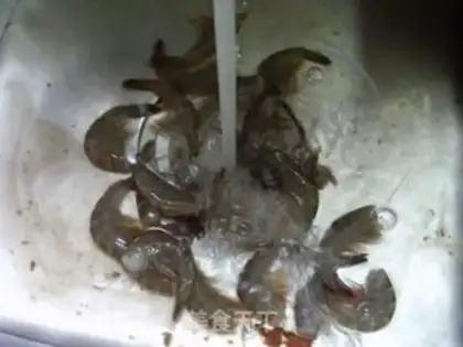 Make Shrimp inches of rice step 1