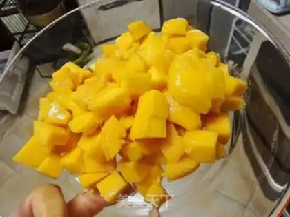 Make Eight-inch fruit cream cake step 0
