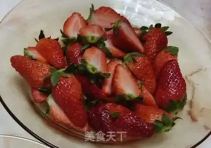Make Eight-inch fruit cream cake step 1