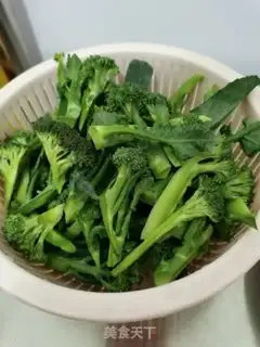 Make Weenie fried broccoli step 0