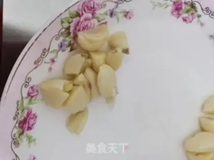 Make Weenie fried broccoli step 1
