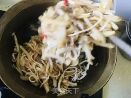 Make The cabbage beats the oil step 9